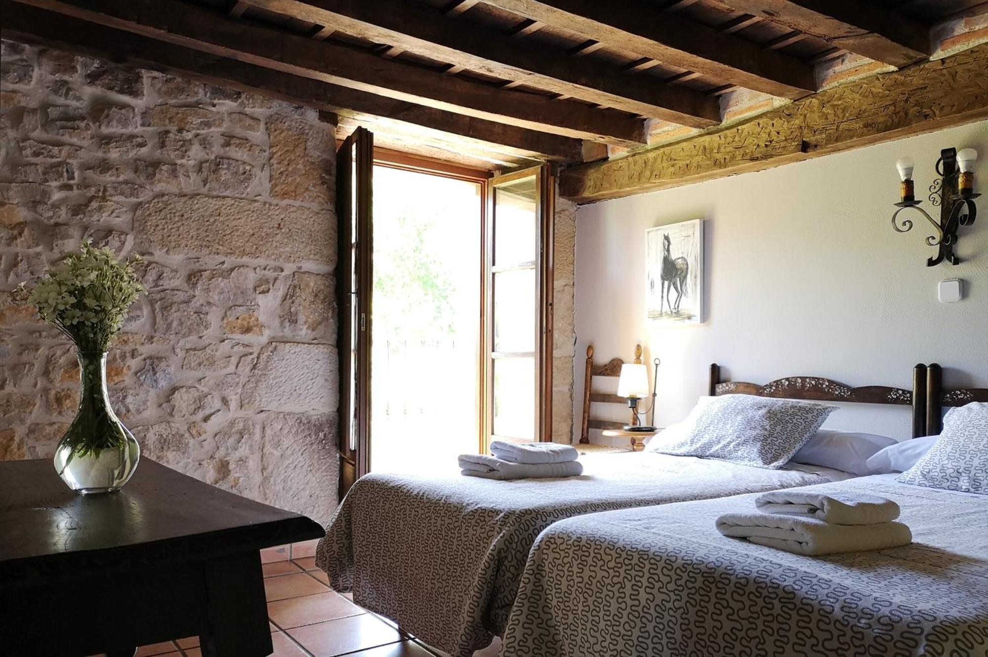Casa Rural La Toba I Y II Bezana エクステリア 写真